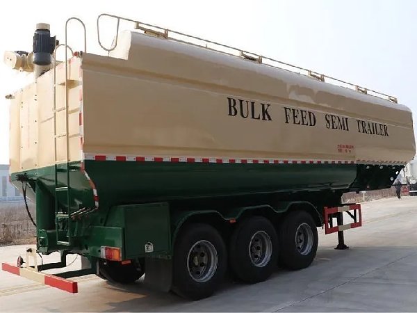 Farm Livestock Poultry Feeding Tank Truck