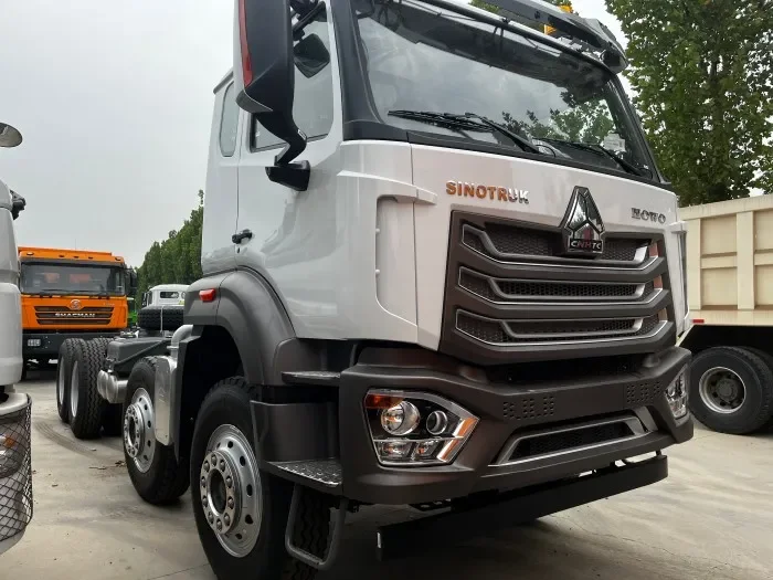Heavy Duty HOWO NX 400HP 8×4 Tractor Truck