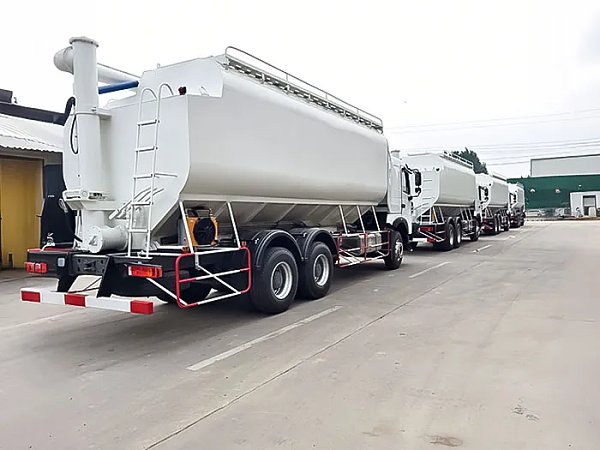 Howo 30m³ Feed Transport Trucks