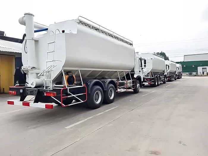 Howo 30m³ Feed Transport Trucks