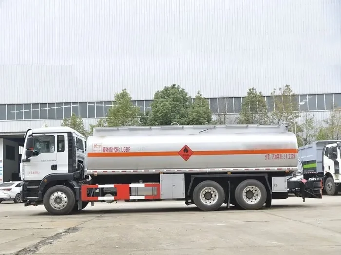 China Brand Sitrak 340HP 6x4 Fuel Tank Truck