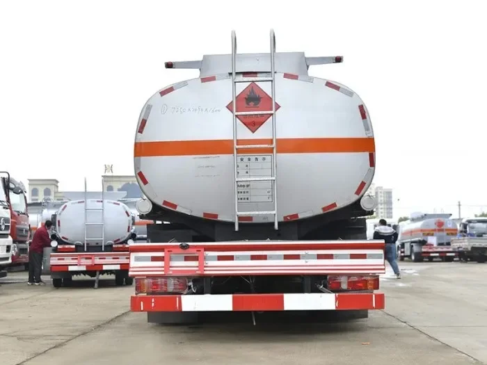 China Brand Sitrak 340HP 6x4 Fuel Tank Truck