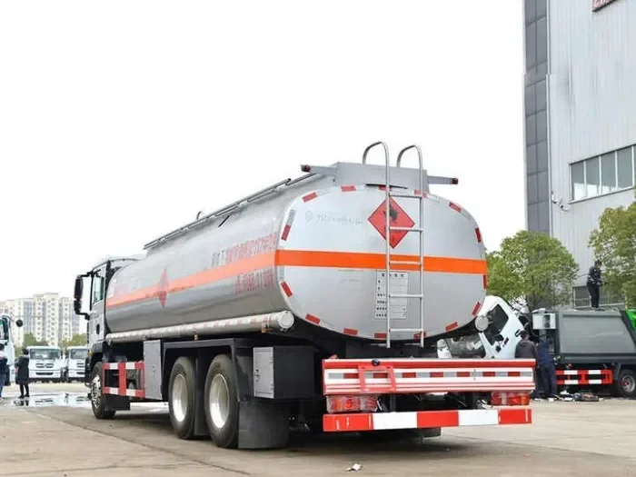 China Brand Sitrak 340HP 6x4 Fuel Tank Truck