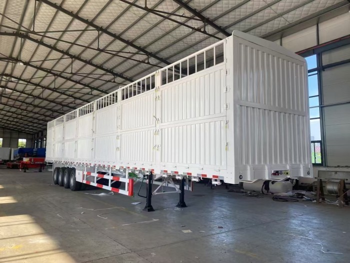 2044-202502201551193400 fence semi trailer
