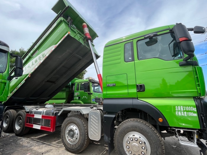 sitrak dump truck