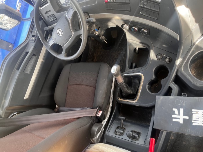 truck tractor head