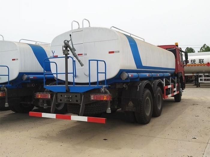 1788229705953238236146188288.jpg water tanker truck