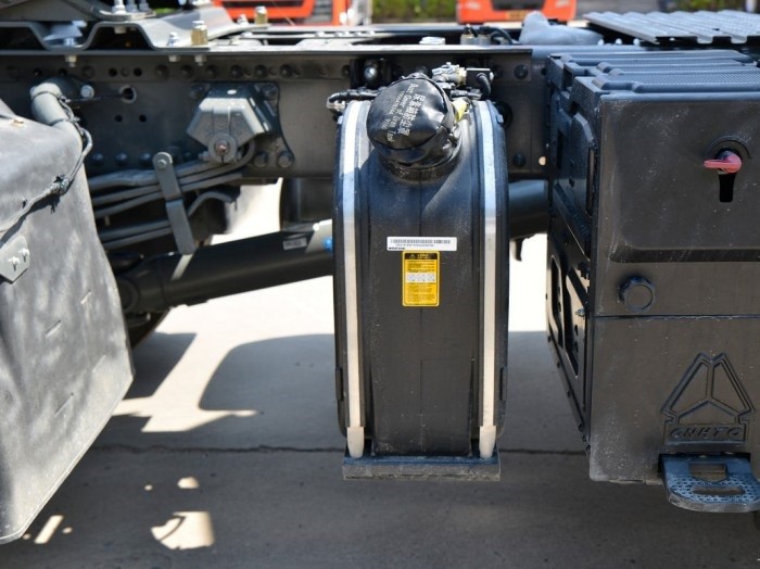 2044-202503271436576511 tractor truck