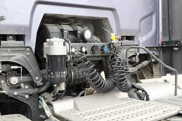 howo max tractor truck