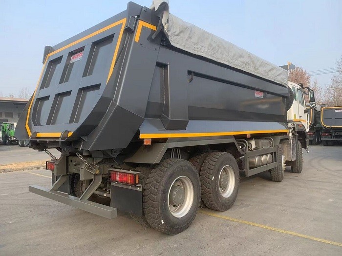 12 wheeler dump truck