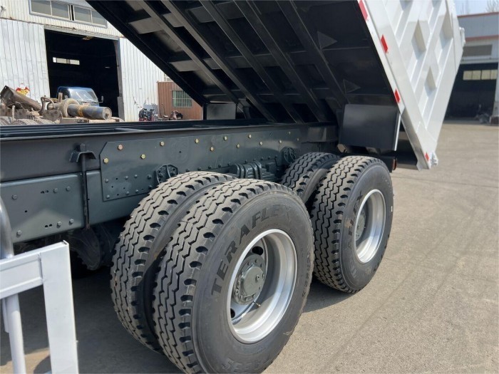 2044-202501141020216790 371 tipper truck