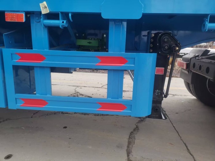 2044-202503061403346250 fence semi trailer