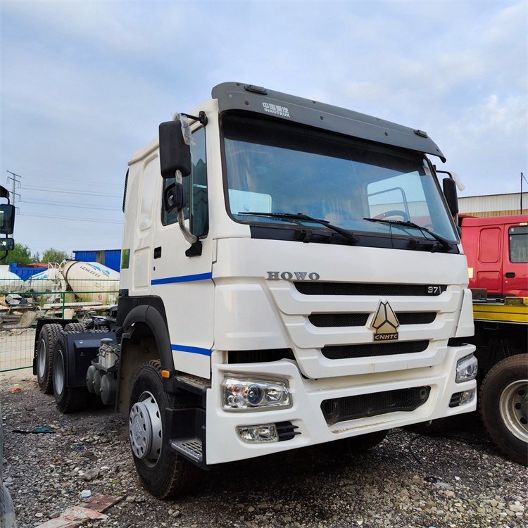 شاحنة جرار Sinotruk Howo 371HP 6x4