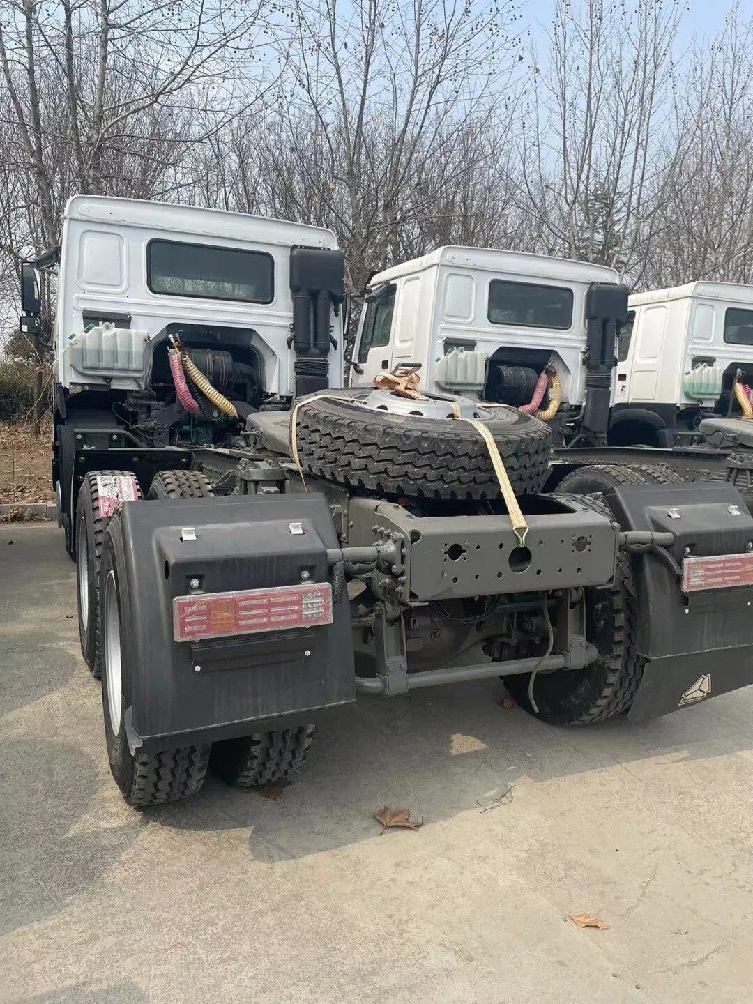 شاحنة جرار Sinotruk Howo Weinchai 6x4 بقدرة 371 حصان