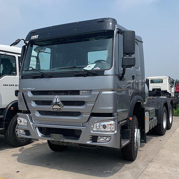 شاحنة جرار Sinotruk Howo Weinchai 6x4 بقدرة 371 حصان
