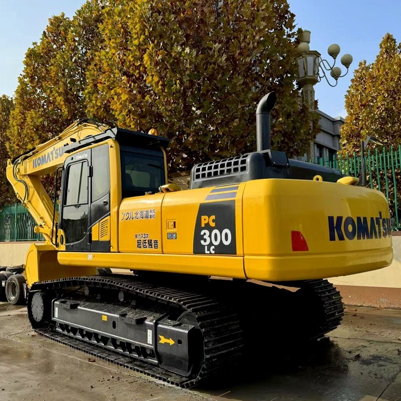 Гидравлический экскаватор Komatsu PC300/300LC массой 33 тонны