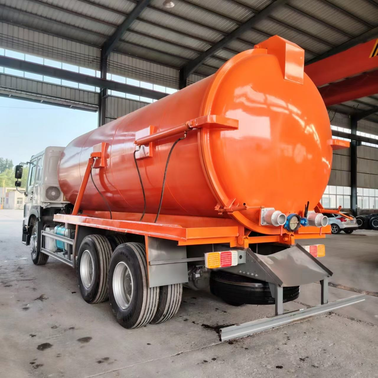 Sewage Vacuum Tank Trucks