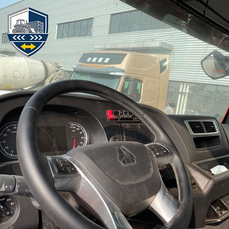 Sinotruk C7H Heavy Truck 440HP 6x4 CNG Tractor