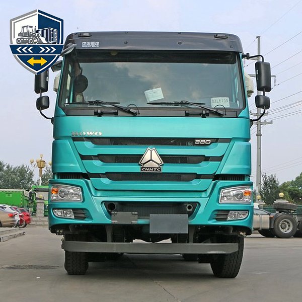 شاحنة Sinotruk Howo ثقيلة بقدرة 380 حصان، 6×4، ذات 10 عجلات، شاحنة نقل الخيول