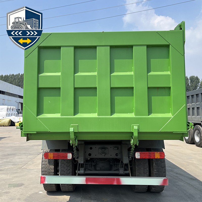 شاحنة قلابة Sinotruk Howo 6x4 بقوة 371 حصانًا