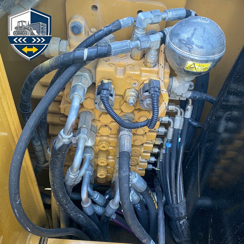 حفارة Cat 305.5E مستعملة بوزن 5.5 طن