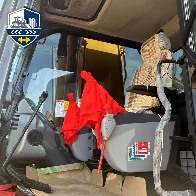 حفارة Komatsu PC200 مستعملة بوزن 20 طنًا