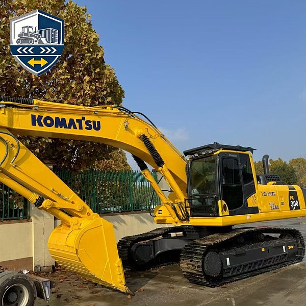 حفارة هيدروليكية Komatsu PC300/300LC بوزن 33 طن
