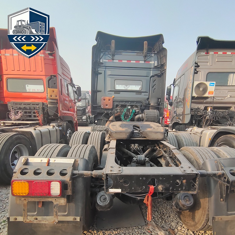 شاحنة جرار CNG من طراز FAW JH6 6x4 بقوة 460 حصانًا