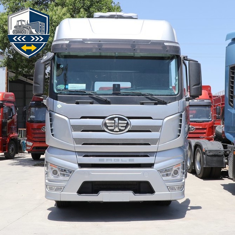 شاحنة الجر الثقيلة Faw J7 بقدرة 600 حصان، 6×4، تعمل بالغاز الطبيعي المسال، وناقل حركة أوتوماتيكي
