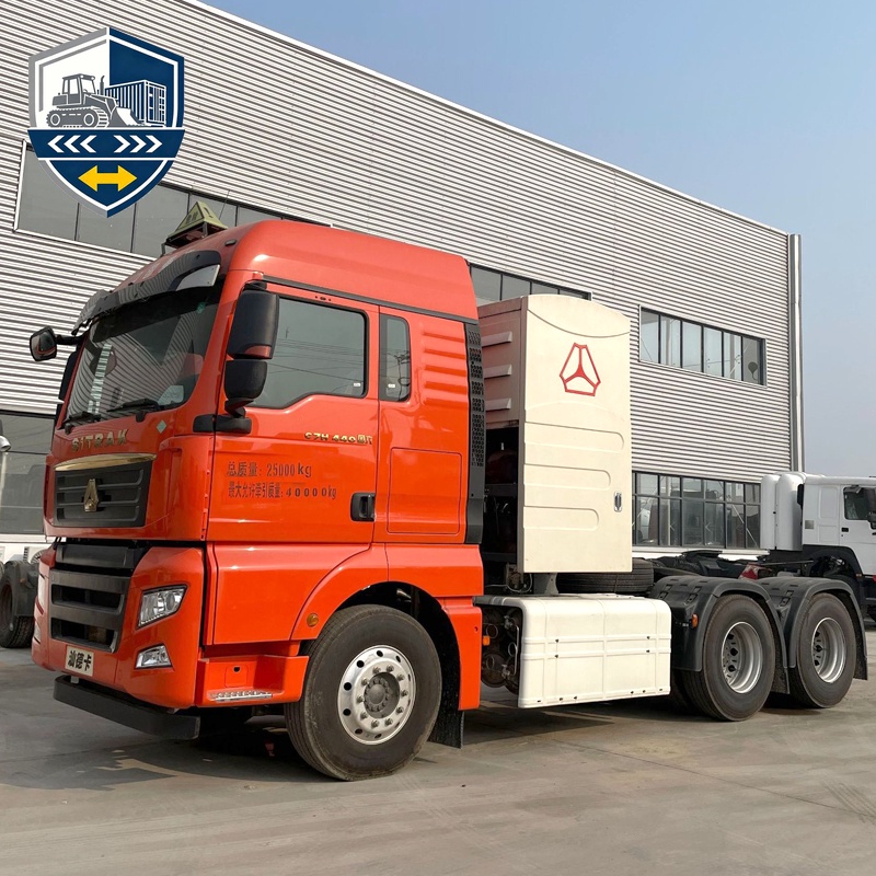 شاحنة Sinotruk C7H الثقيلة بقدرة 440 حصان، جرار CNG ‏6x4