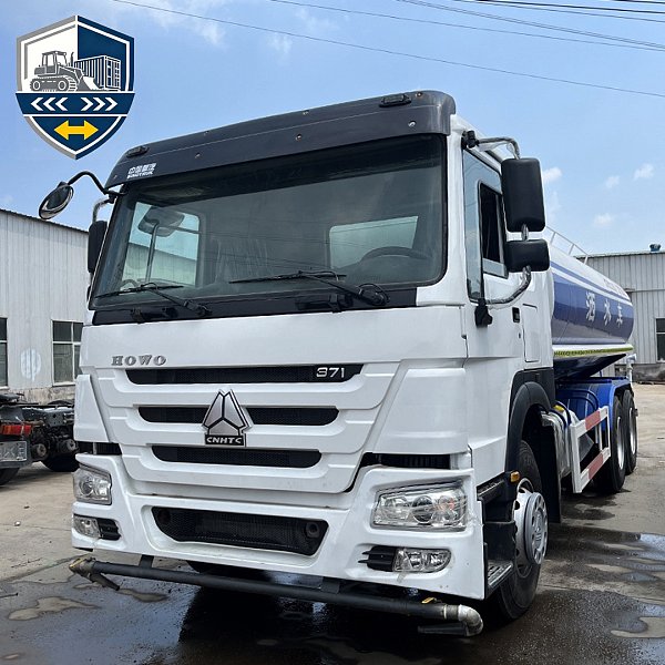 شاحنة صهريج مياه Sinotruk
