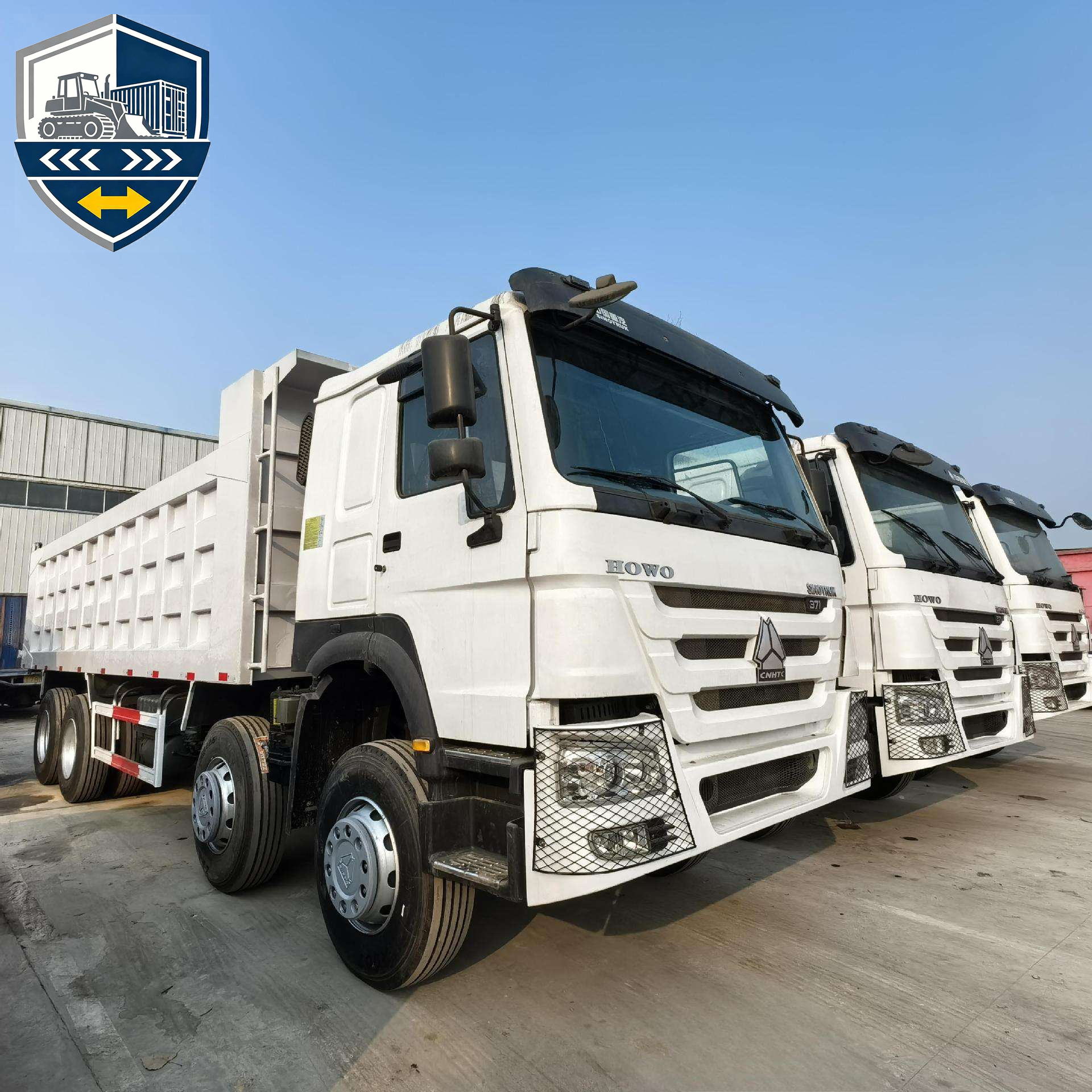 شاحنة قلابة ثقيلة Sinotruk Howo TX بقوة 440HP، بنظام 8x4، وطول 6.5m، بهيكل على شكل U