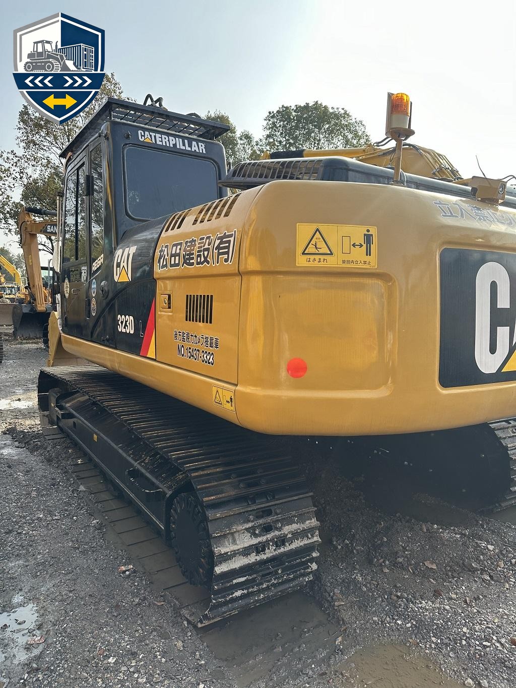 حفارة Cat 323