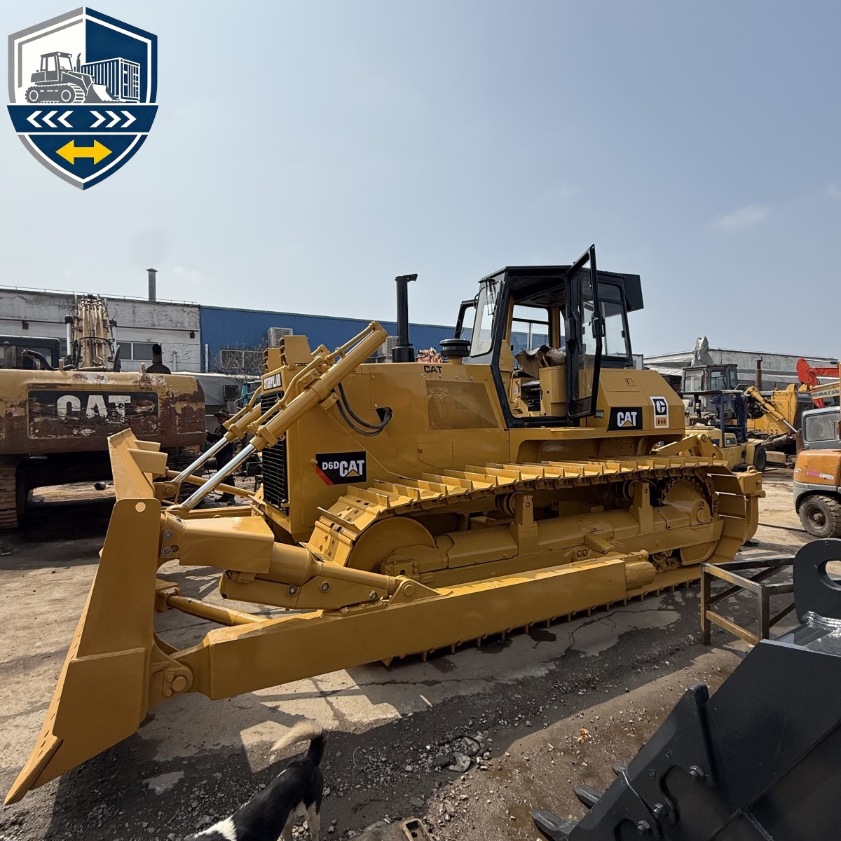 جرافة Caterpillar CAT مجنزرة