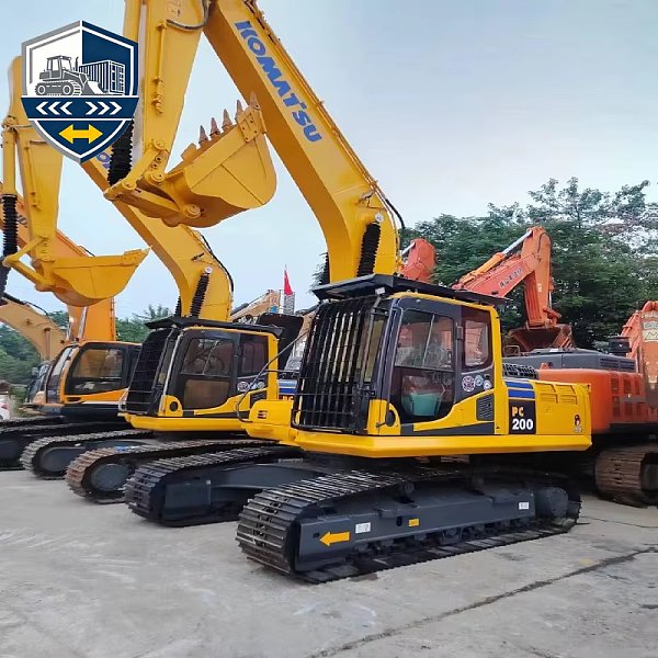 حفارة Komatsu PC200 مستعملة بوزن 20 طنًا