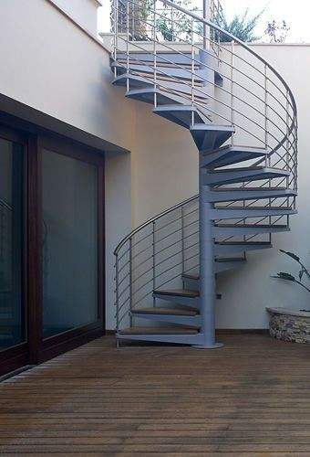 Minimally modern spiral staircase with glass railing, indoor use, steel wood structure
