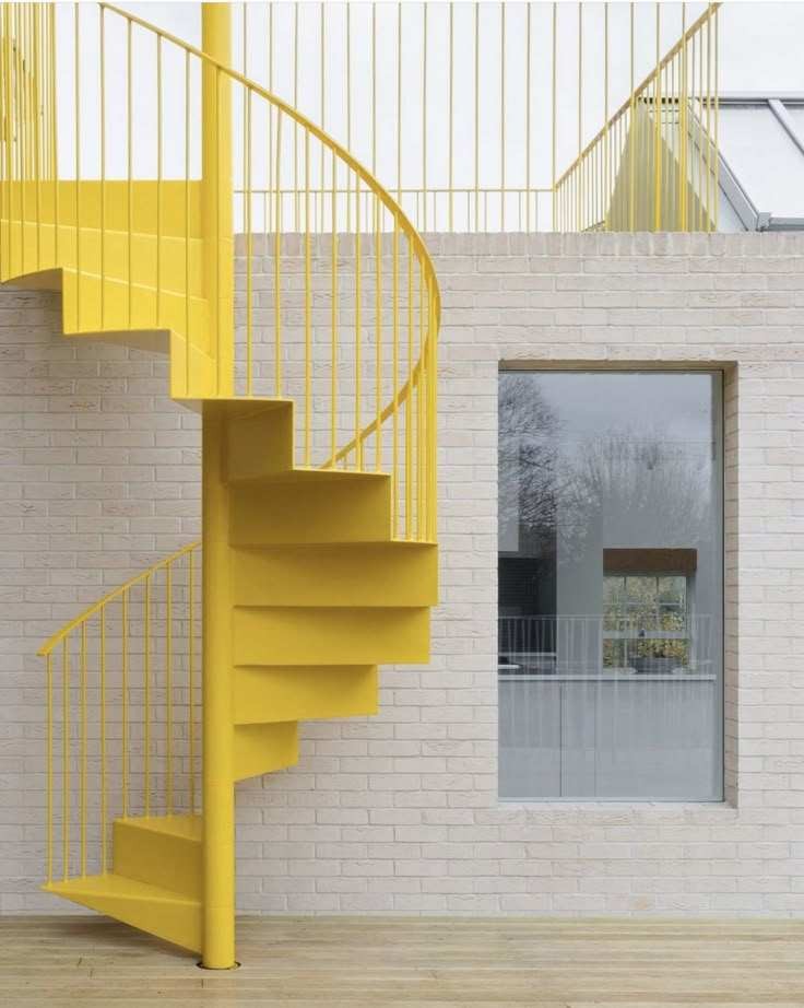 Minimally modern spiral staircase with glass railing, indoor use, steel wood structure