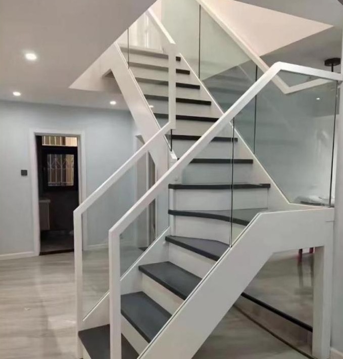 Double Stringer White Steel Staircase with Glass Railing