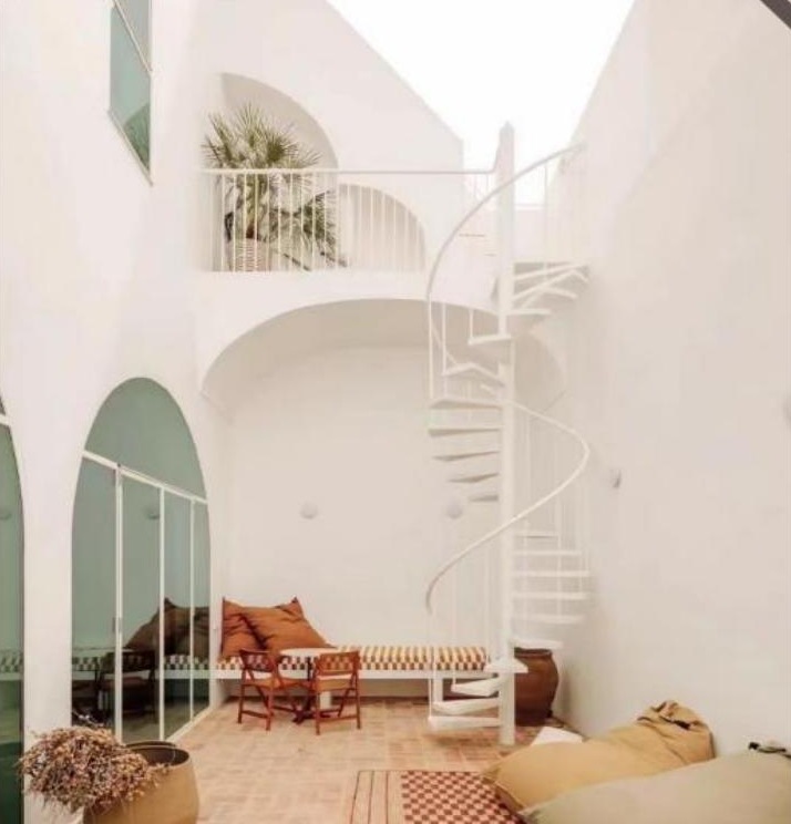 White Central-Column Spiral Staircase (Model 9201)