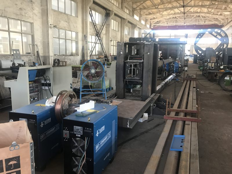 Ucrania - Máquina de soldadura de costura interior de tuberías de 12 m