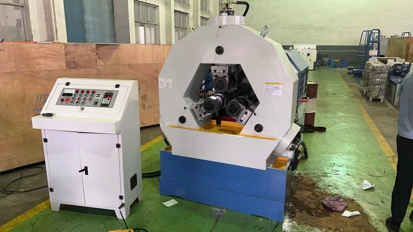 Máquina laminadora de roscas ZC28-12.5