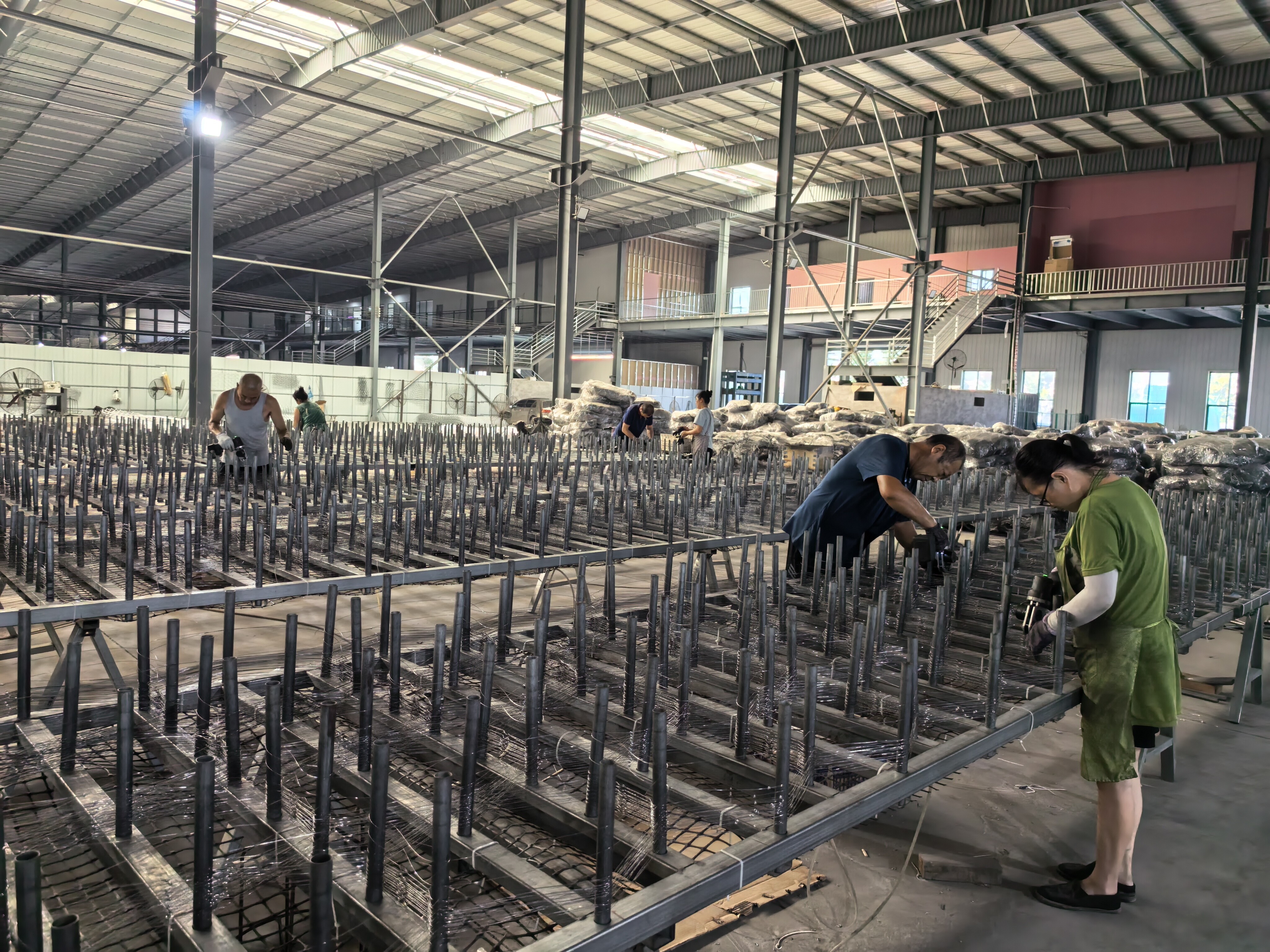 High-Quality Tank Barrier Net Tank Tracks Wound Net Battlefield Twine Wire Mesh for Tank Top