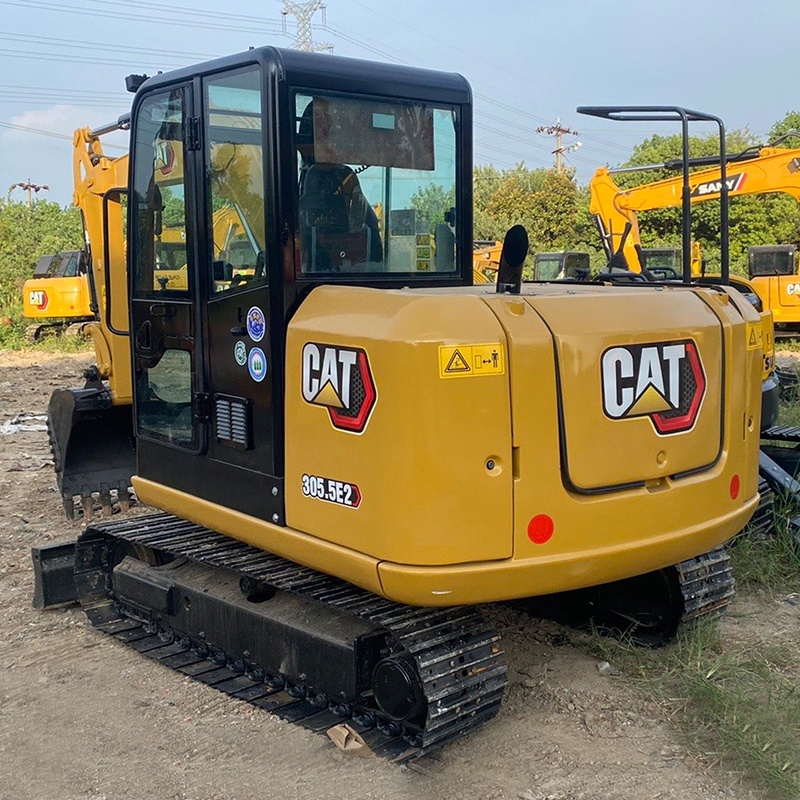 حفارة Cat 305.5E مستعملة بوزن 5.5 طن