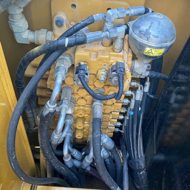 حفارة Cat 305.5E مستعملة بوزن 5.5 طن