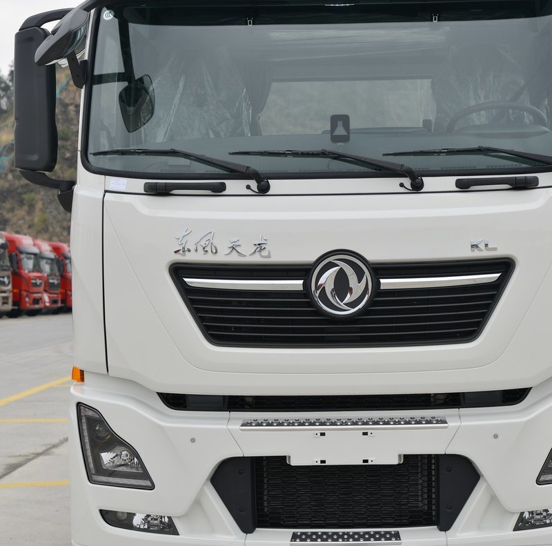 شاحنة الجر الثقيلة Dongfeng Tianlong KL بقوة 430HP وبنظام دفع 4x2