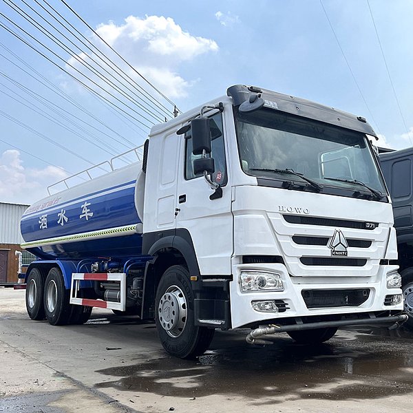 شاحنة صهريج مياه Howo 371 بسعة 20CBM