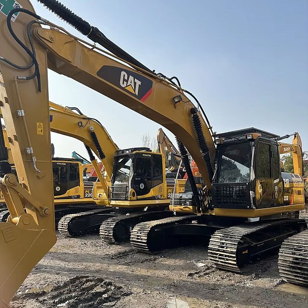 حفارة Cat 323