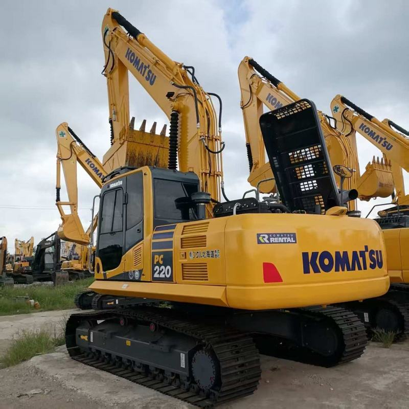 حفارة Komatsu PC220