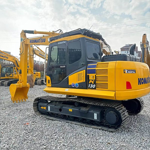 حفارة Komatsu PC130