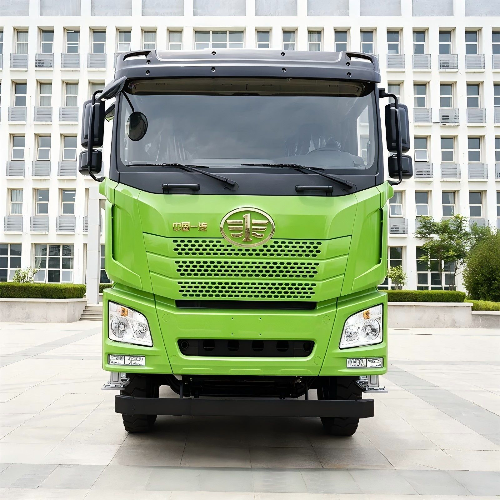 شاحنة قلابة Faw JH6 6x4 بقوة 375HP